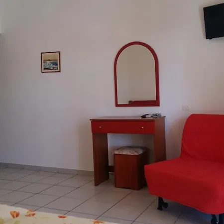 La Luna Neos Marmaras